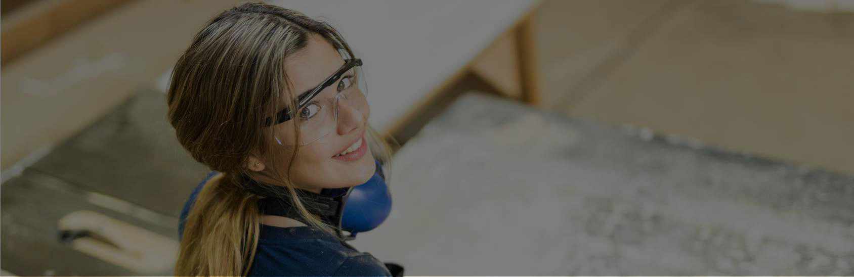 Hintergrundbild Praxiscoaching - Mädchen mit Schutzbrille