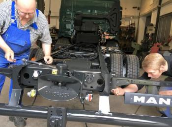 Arbeiten an M.A.N. LKW
