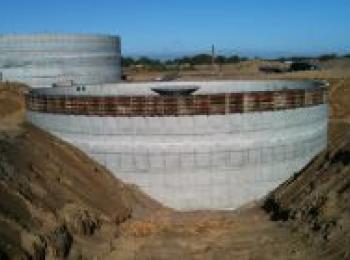 Die Betonummantelung einer Biogasanlage